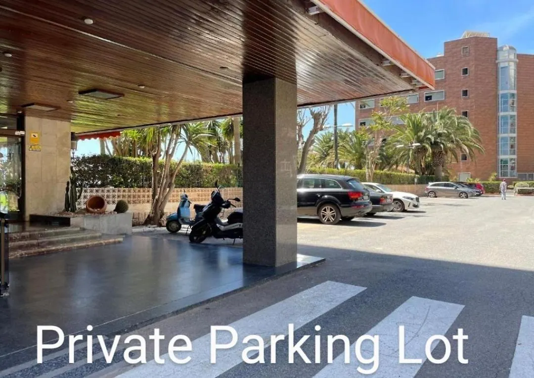 La Roca-Mediterraneo Views, 8Th Floor-New Kitchen- Pool- Parking-Air Conditioning, Ceiling Fans & Free Wifi Torremolinos