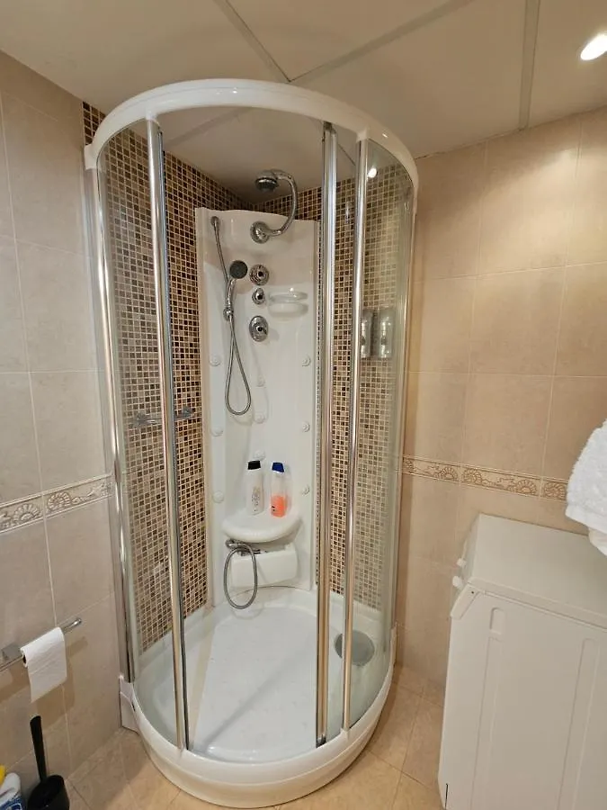 Apartment La Roca-Mediterraneo Views, 8Th Floor-New Kitchen- Pool- Parking-Air Conditioning, Ceiling Fans & Free Wifi Torremolinos