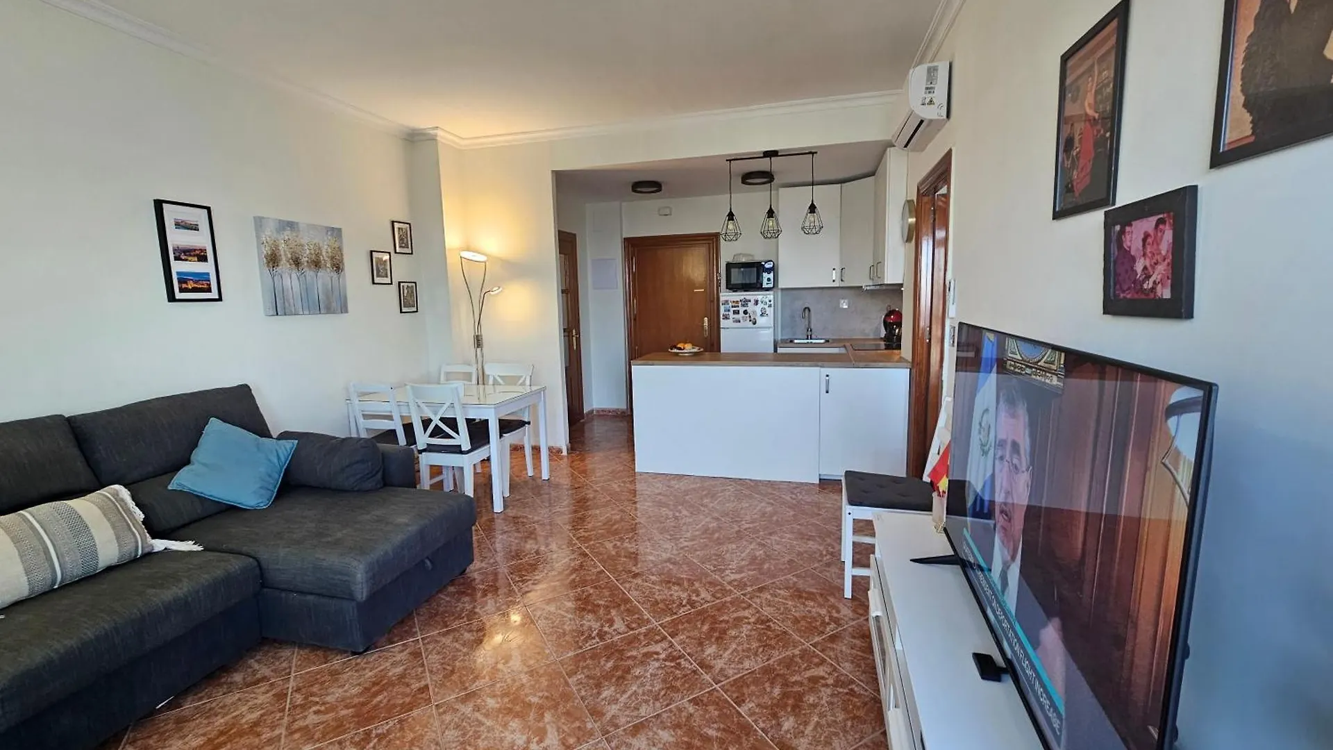 La Roca-Mediterraneo Views, 8Th Floor-New Kitchen- Pool- Parking-Air Conditioning, Ceiling Fans & Free Wifi Torremolinos Apartment