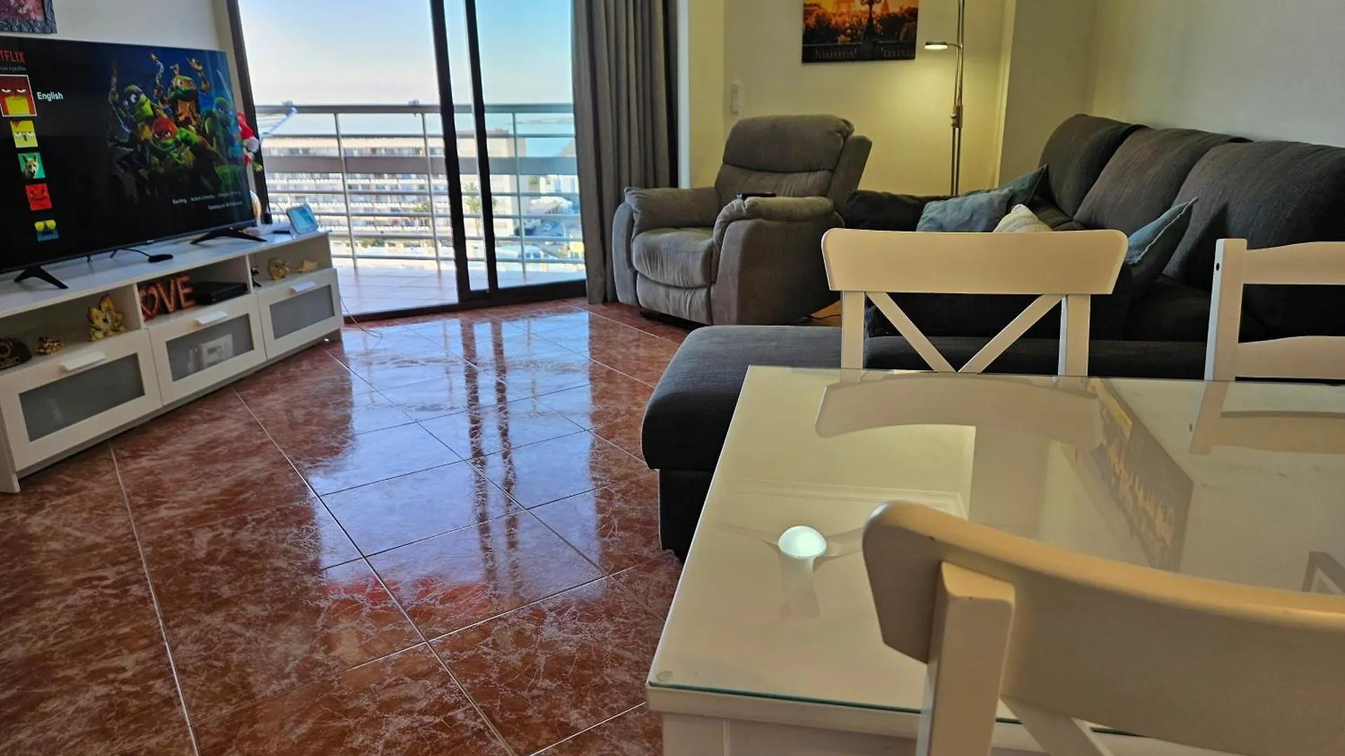 La Roca-Mediterraneo Views, 8Th Floor-New Kitchen- Pool- Parking-Air Conditioning, Ceiling Fans & Free Wifi Torremolinos