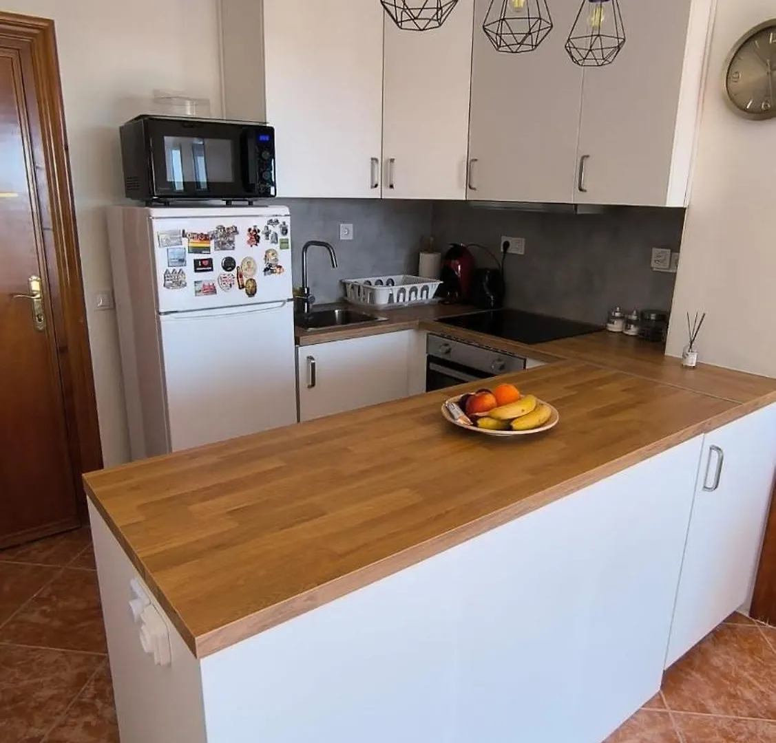 La Roca-Mediterraneo Views, 8Th Floor-New Kitchen- Pool- Parking-Air Conditioning, Ceiling Fans & Free Wifi Torremolinos